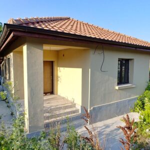 Sanierungsbedürftiges Haus in Trastikovo